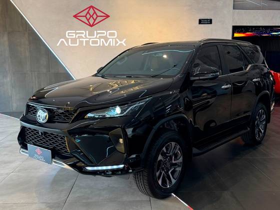 TOYOTA HILUX SW4 2.8 D-4D TURBO DIESEL SRX PLATINUM 7L 4X4 AUTOMÁTICO